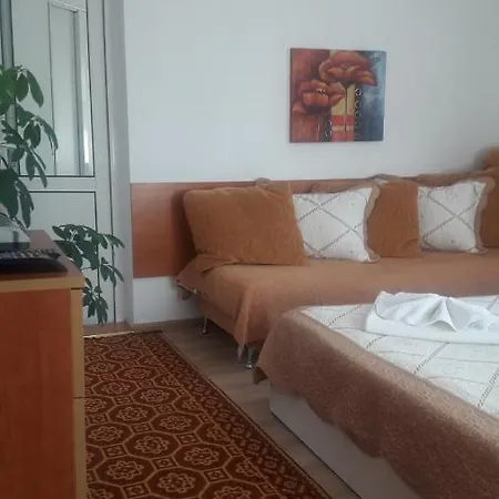 Stoletnika Guest house 3*