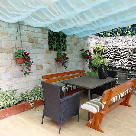 Stoletnika Guest house 3*